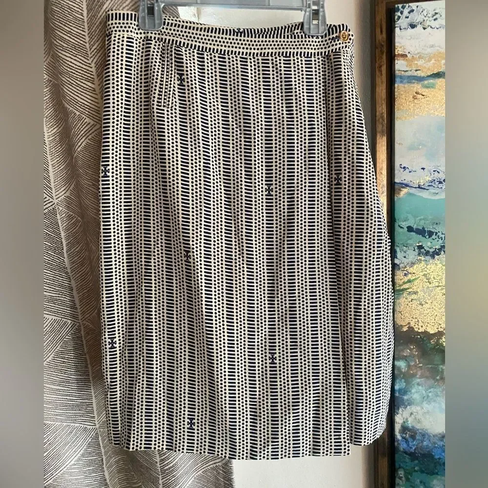 Tory Burch 100% Silk Set Wrap Skirt Sz 4 Top Sleeveless Sz 6 Beige/Navy Blue